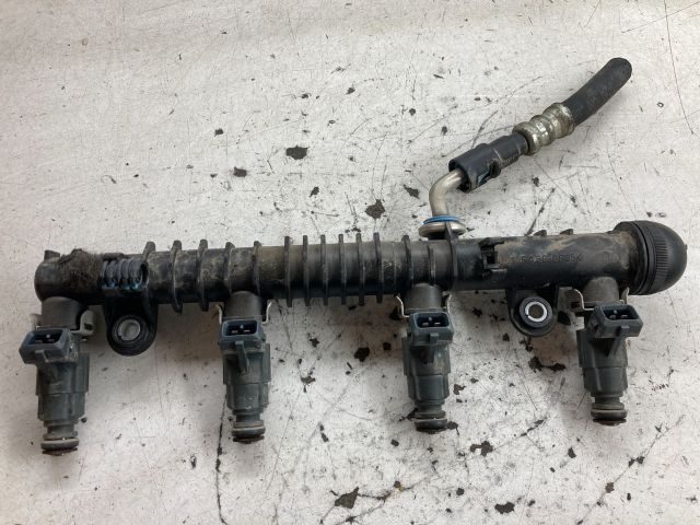 bontott OPEL CORSA C Porlasztó Sor / Híd