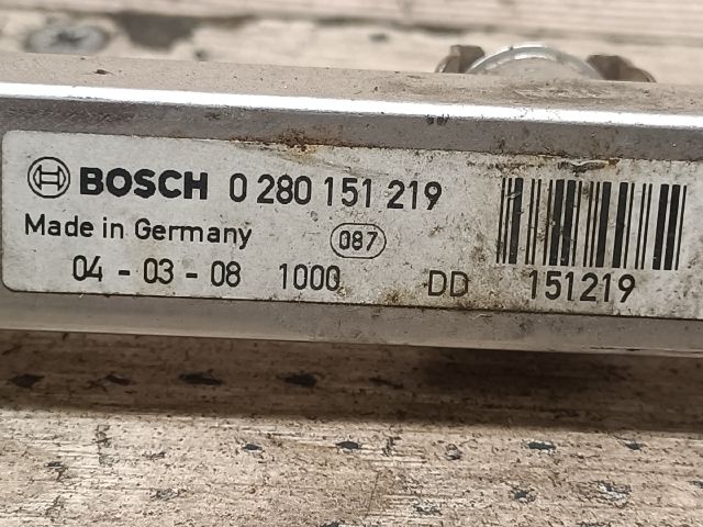 bontott OPEL CORSA C Porlasztó Sor / Híd