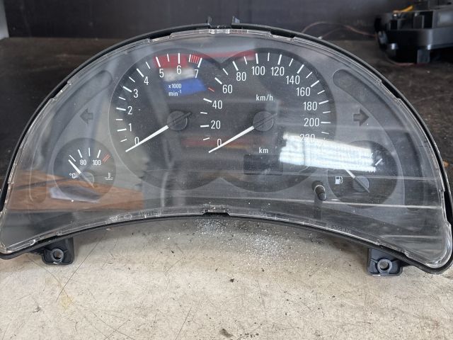 bontott OPEL CORSA C Kilométeróra