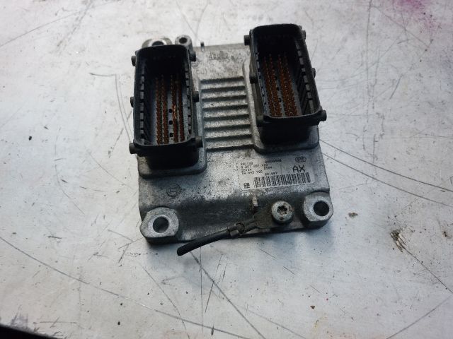 bontott OPEL CORSA C Motorvezérlő