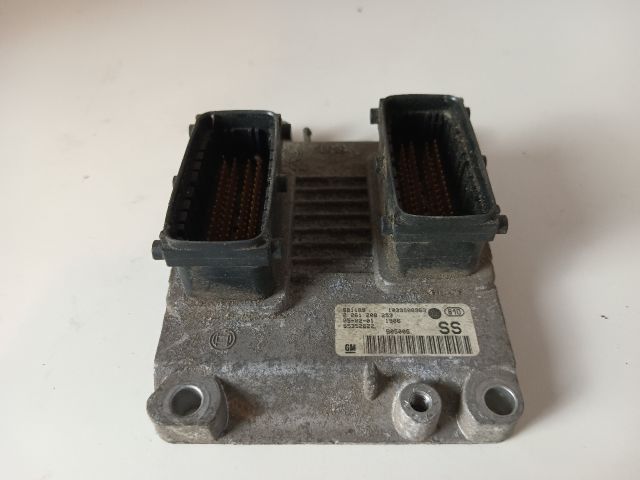 bontott OPEL CORSA C Motorvezérlő