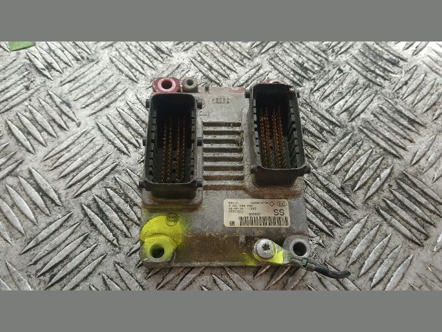 bontott OPEL CORSA C Motorvezérlő