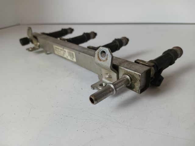 bontott OPEL CORSA C Porlasztó Sor / Híd