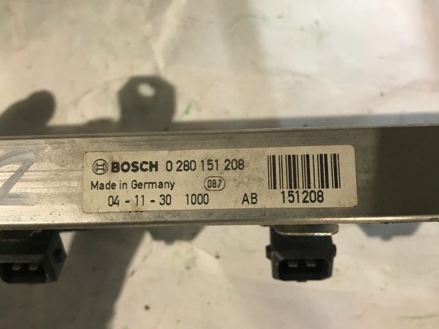 bontott OPEL CORSA C Porlasztó Sor / Híd