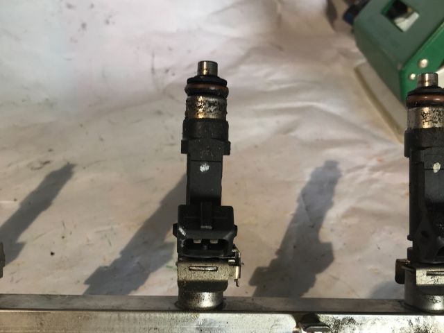 bontott OPEL CORSA C Porlasztó Sor / Híd