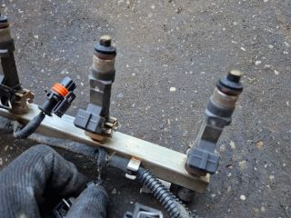 bontott OPEL CORSA C Porlasztó Sor / Híd