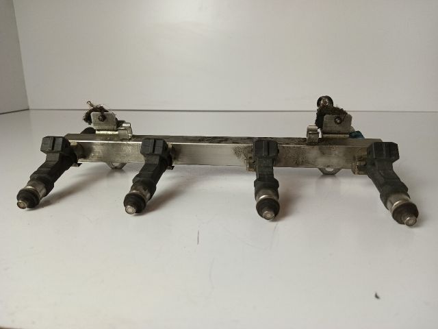 bontott OPEL CORSA C Porlasztó Sor / Híd