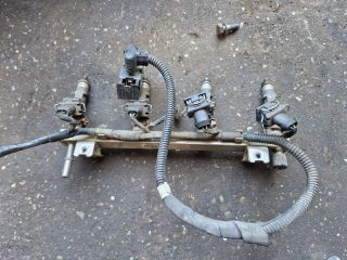 bontott OPEL CORSA C Porlasztó Sor / Híd