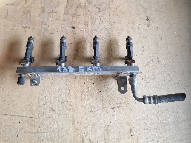 bontott OPEL CORSA C Porlasztó Sor / Híd