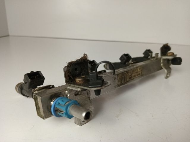 bontott OPEL CORSA C Porlasztó Sor / Híd