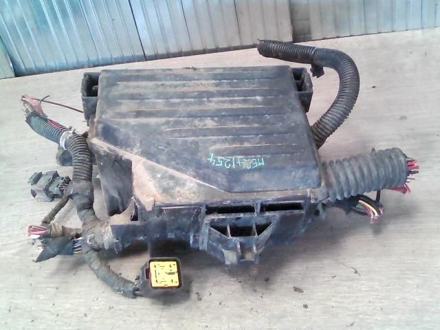 bontott OPEL CORSA C Biztosítéktábla Motortér