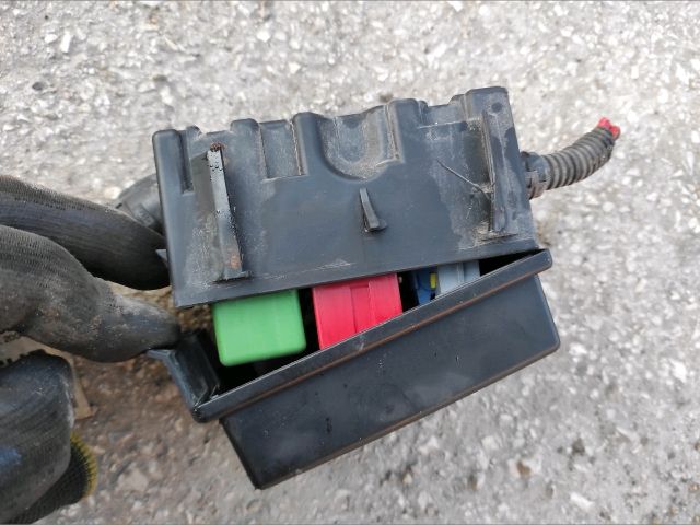 bontott OPEL CORSA C Biztosítéktábla Motortér