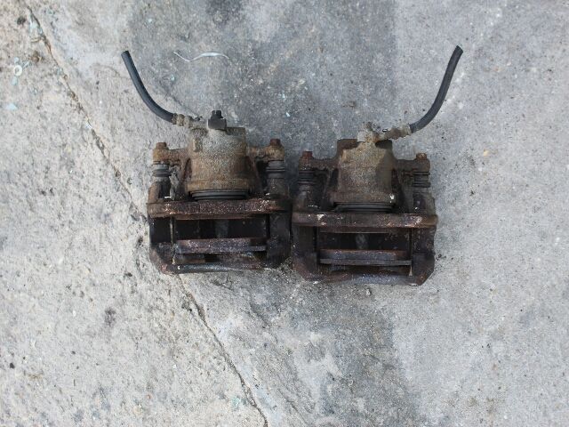 bontott OPEL CORSA C Jobb első Féknyereg Munkahengerrel