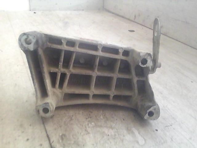 bontott OPEL CORSA C Motor Tartó Bak (Fém)