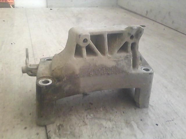 bontott OPEL CORSA C Motor Tartó Bak (Fém)