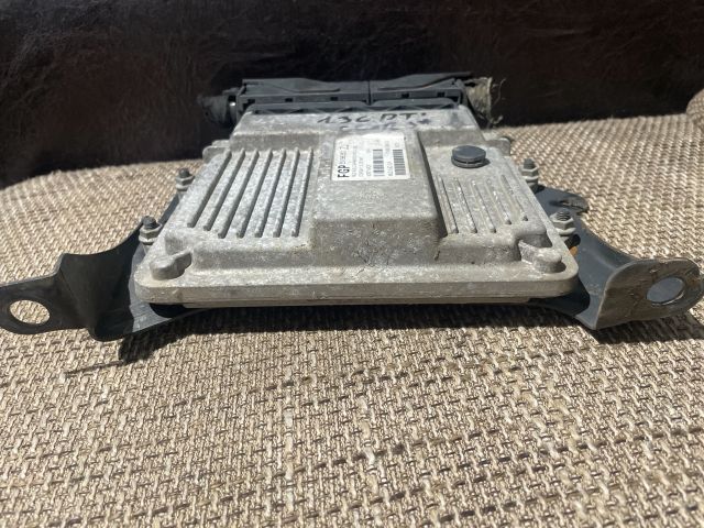 bontott OPEL CORSA C Motorvezérlő