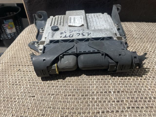 bontott OPEL CORSA C Motorvezérlő