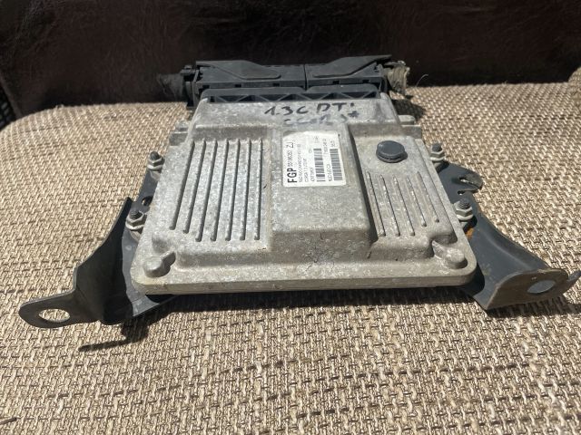 bontott OPEL CORSA C Motorvezérlő