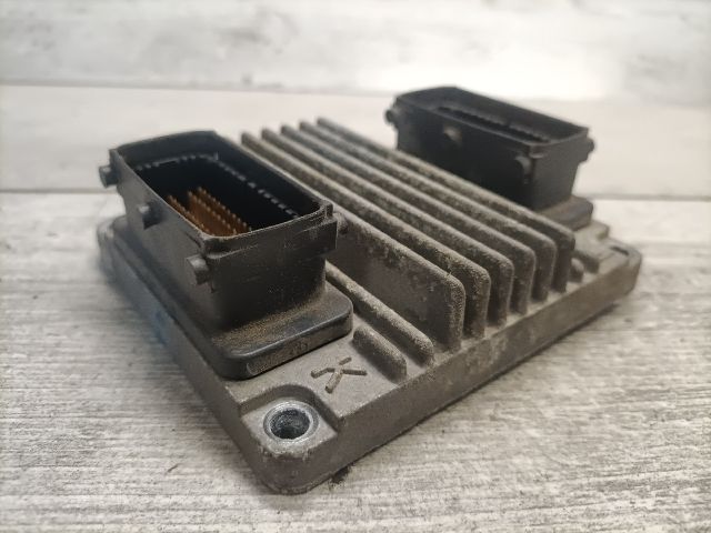 bontott OPEL CORSA C Motorvezérlő