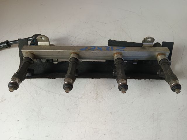 bontott OPEL CORSA C Porlasztó Sor / Híd