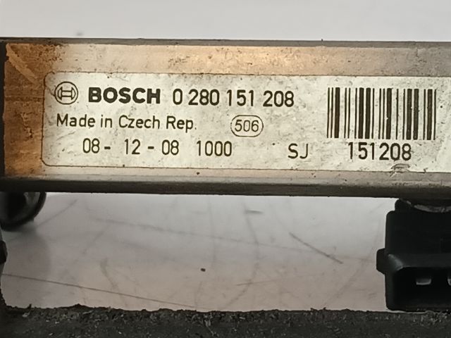 bontott OPEL CORSA C Porlasztó Sor / Híd