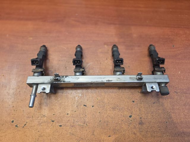 bontott OPEL CORSA C Porlasztó Sor / Híd