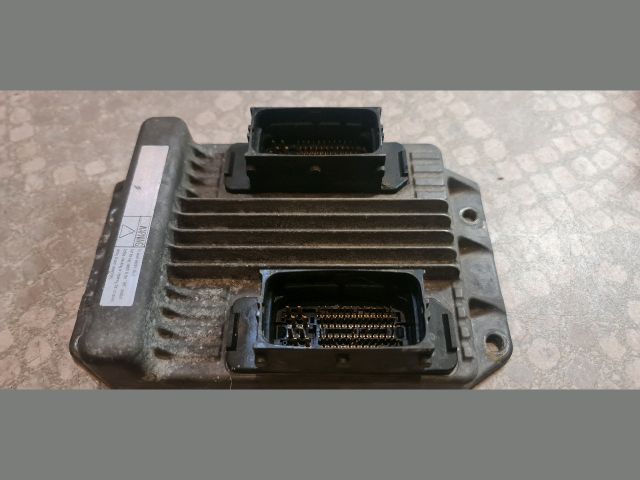 bontott OPEL CORSA C Motorvezérlő