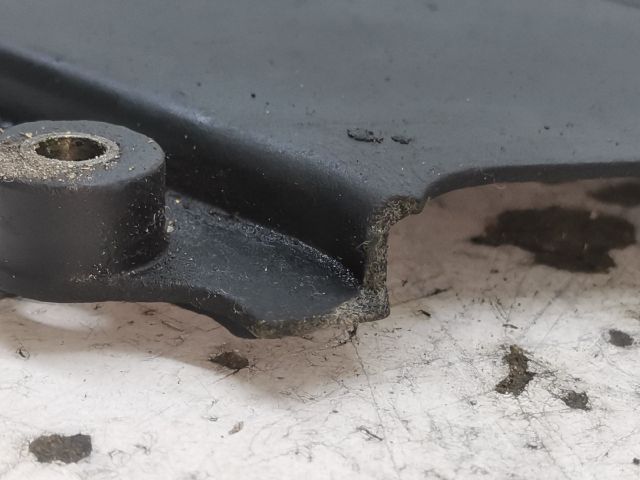 bontott OPEL CORSA C Hátsó Vezérlés Burkolat