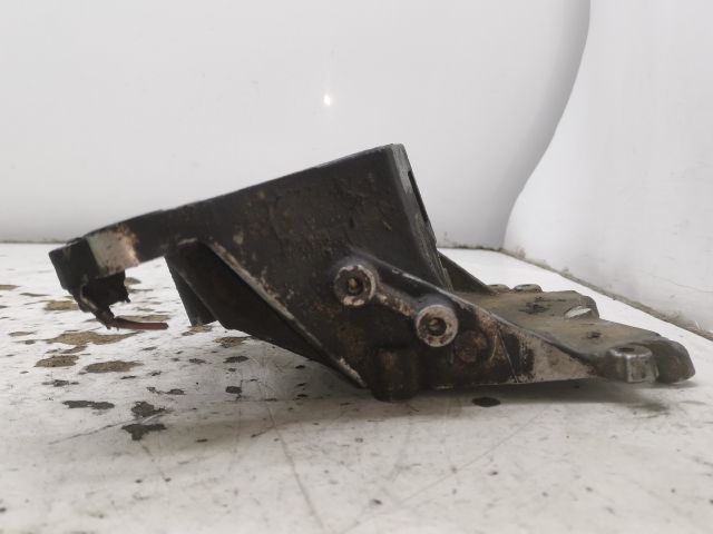 bontott OPEL CORSA C Motor Tartó Bak (Fém)