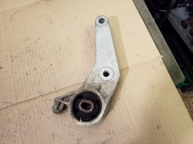 bontott OPEL CORSA C Váltó Tartó Bak (Pozíciófüggetlen)