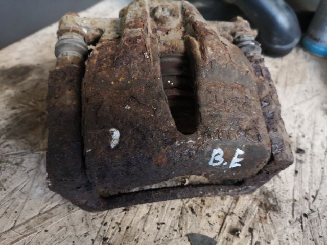 bontott OPEL CORSA C Bal első Féknyereg Munkahengerrel