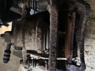 bontott OPEL CORSA C Bal első Féknyereg Munkahengerrel