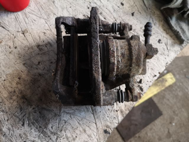 bontott OPEL CORSA C Bal első Féknyereg Munkahengerrel