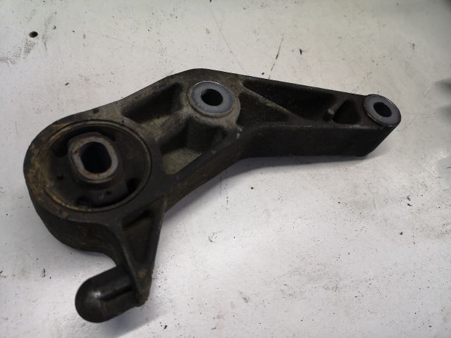 bontott OPEL CORSA C Motor Tartó Bak (Fém)