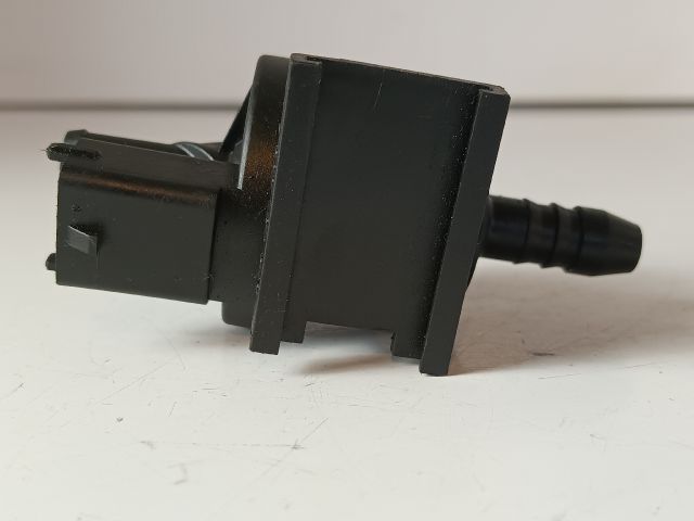 bontott OPEL CORSA C Tankszellőztető Szelep