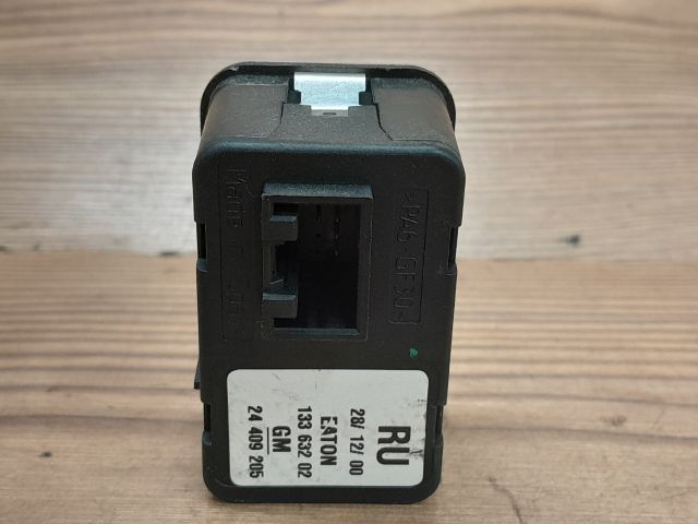 bontott OPEL CORSA C Ablakemelő Kapcsoló Négyes / Kettes