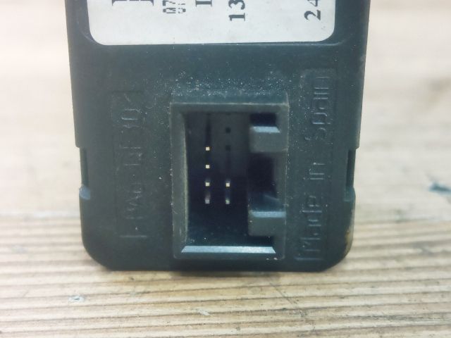 bontott OPEL CORSA C Ablakemelő Kapcsoló Négyes / Kettes