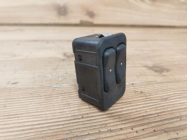 bontott OPEL CORSA C Ablakemelő Kapcsoló Négyes / Kettes