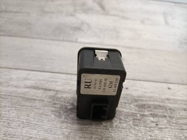 bontott OPEL CORSA C Ablakemelő Kapcsoló Négyes / Kettes