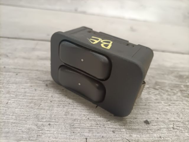 bontott OPEL CORSA C Ablakemelő Kapcsoló Négyes / Kettes