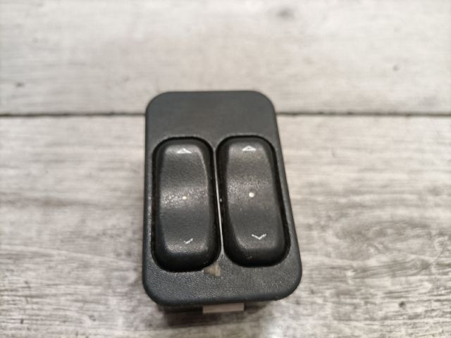 bontott OPEL CORSA C Ablakemelő Kapcsoló Négyes / Kettes