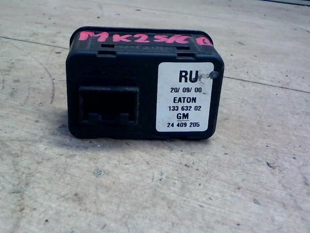 bontott OPEL CORSA C Bal első Ablakemelő Kapcsoló