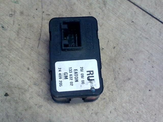 bontott OPEL CORSA C Bal első Ablakemelő Kapcsoló