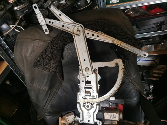 bontott OPEL CORSA C Bal első Ablakemelő Szerkezet (Elektromos)