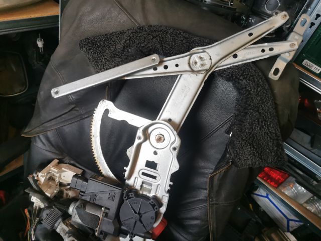 bontott OPEL CORSA C Bal első Ablakemelő Szerkezet (Elektromos)