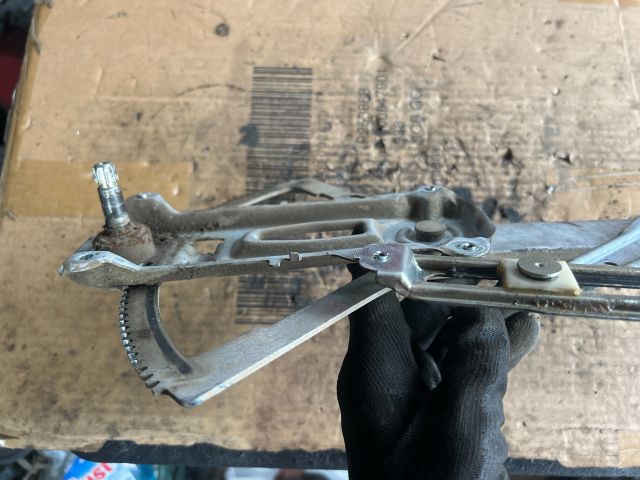 bontott OPEL CORSA C Bal első Ablakemelő Szerkezet (Mechanikus)