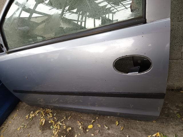 bontott OPEL CORSA C Bal első Ajtó (Részeivel)