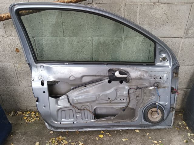 bontott OPEL CORSA C Bal első Ajtó (Részeivel)
