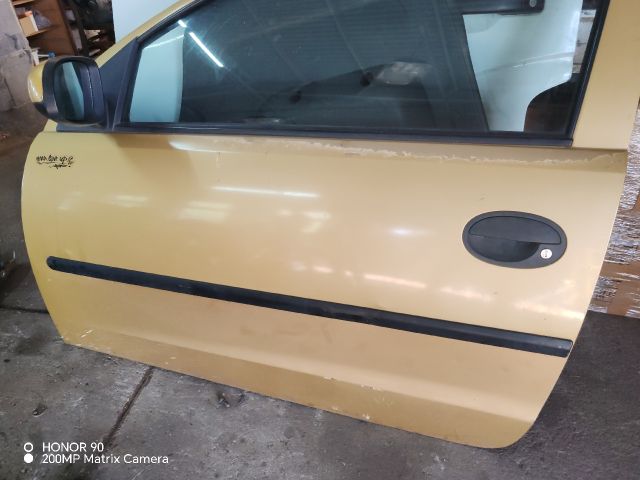 bontott OPEL CORSA C Bal első Ajtó (Részeivel)