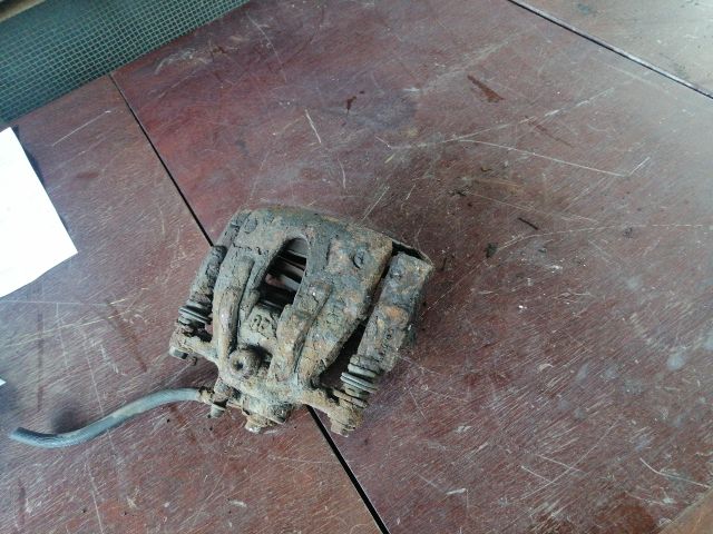 bontott OPEL CORSA C Bal első Féknyereg Munkahengerrel